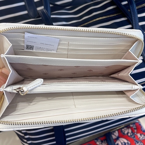 Kate Spade Carey Large Continential Wallet
Parchment 

NWT - Picture 7 of 16